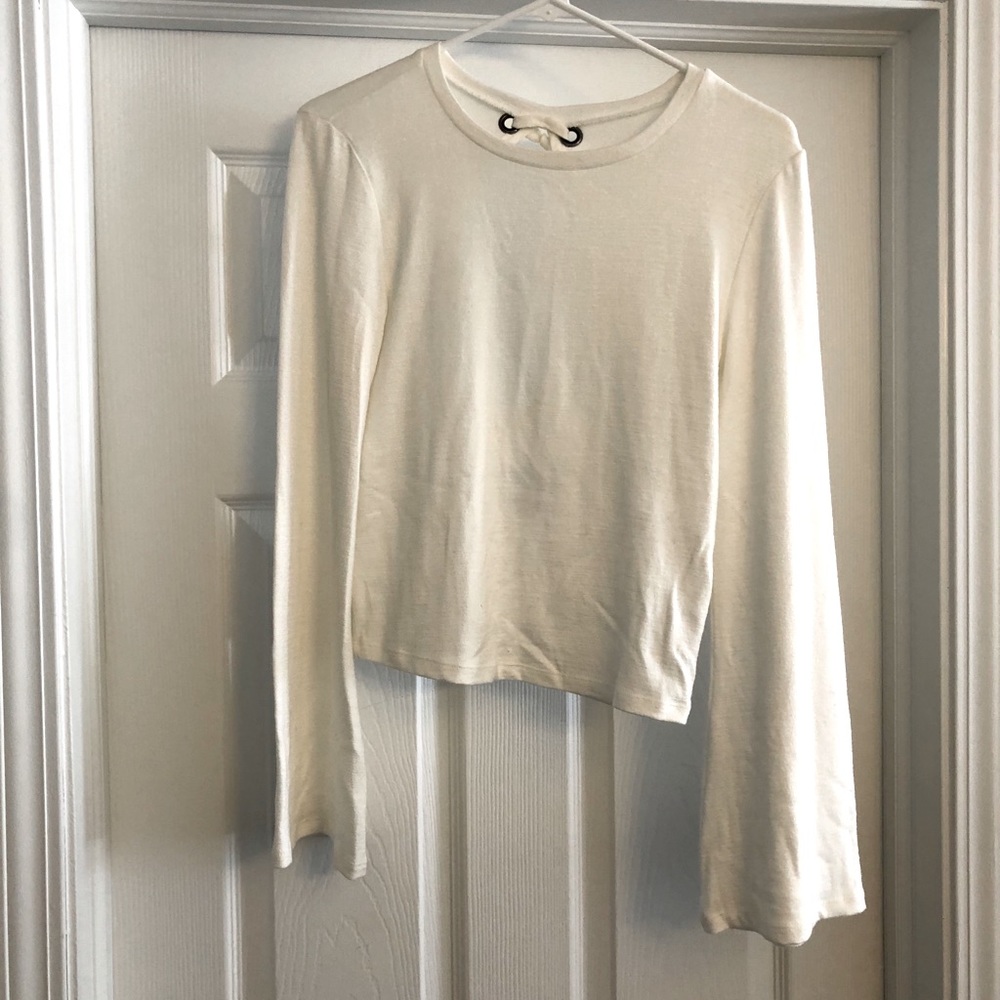 Form fitting bell sleeve top. Size medium